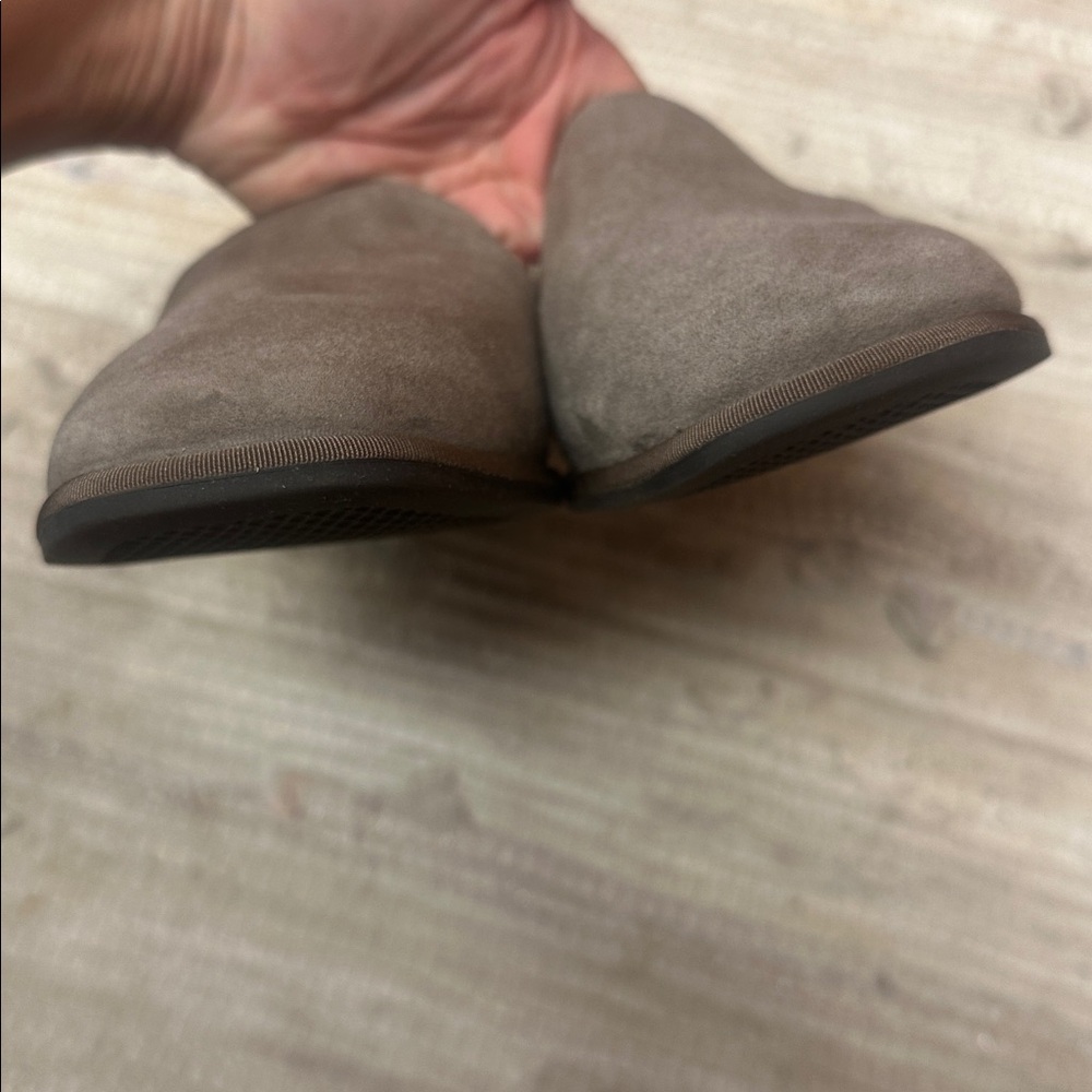Like new! Vionic WILLA 2.0 Slip On Flat Driftwood Suede - Picture 6 of 10